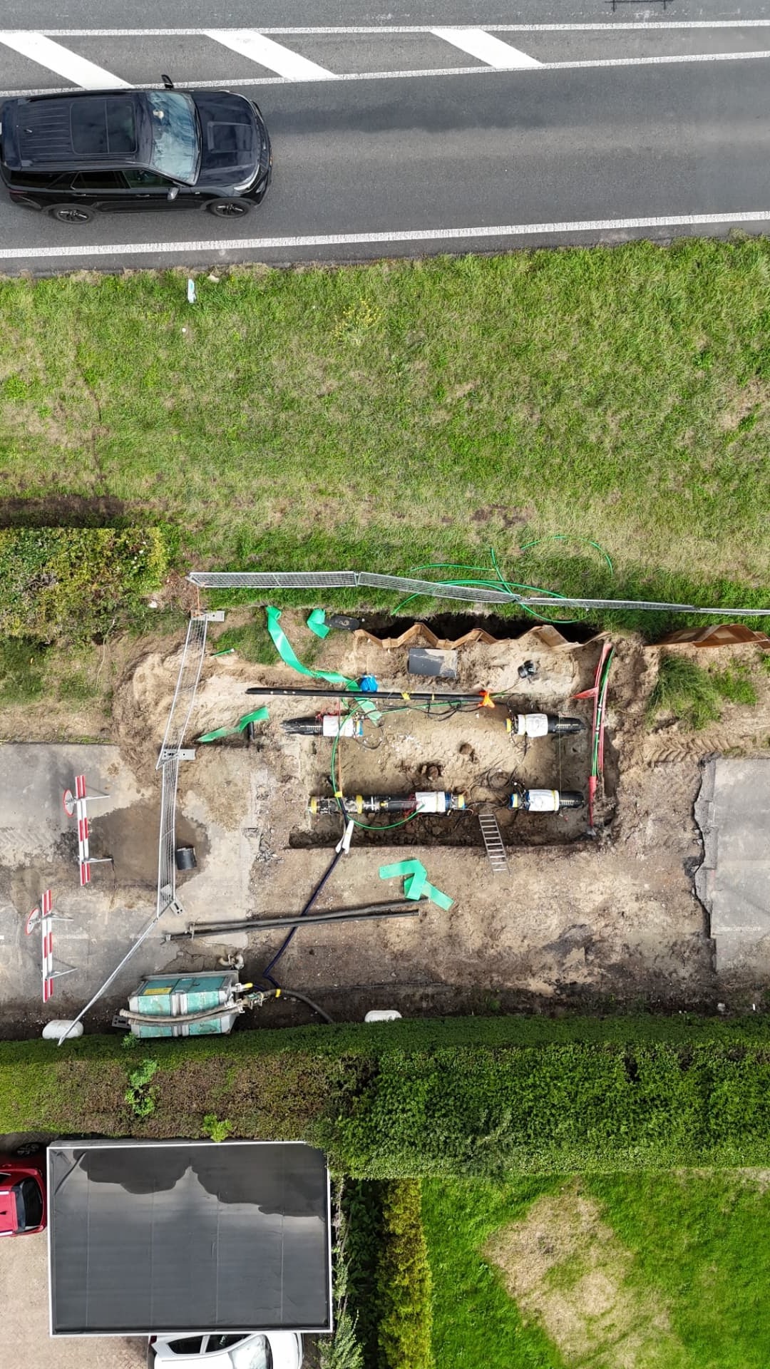Luftbild der Baugrube mit angeschlossenen Vorspanngeräten