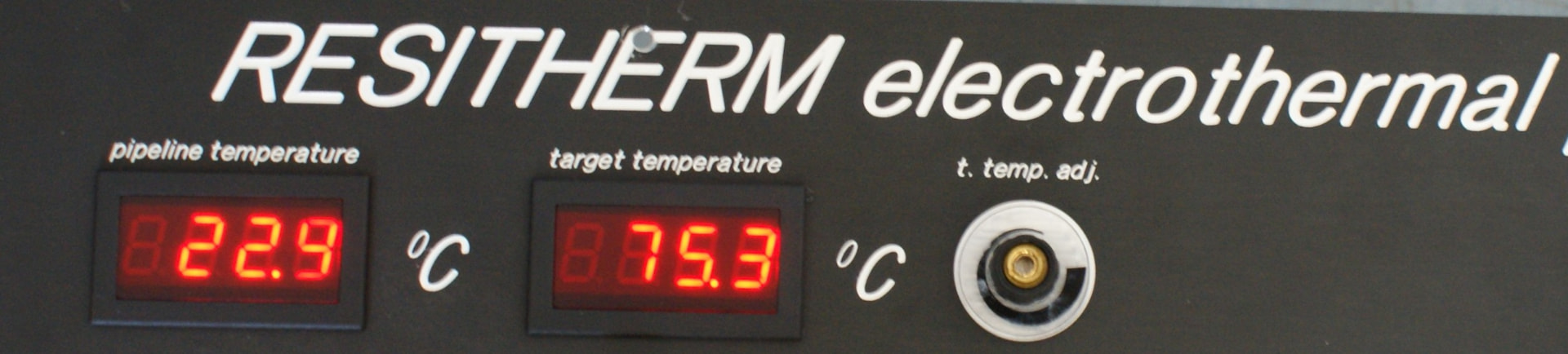 Frontplatte des Vorheizgeräts mit Anzeige von Rohr- und Zieltemperatur