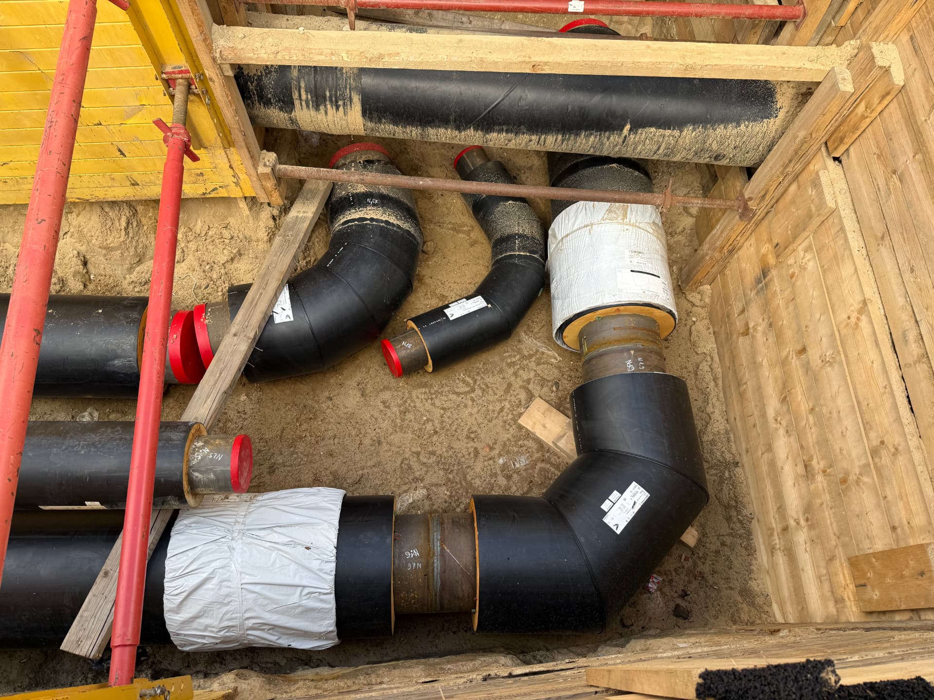 Baustelle eines Dreileitersystems in Berlin